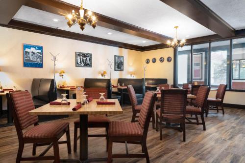 Restaurant, Ramada By Wyndham Albert Lea in Albert Lea (MN)