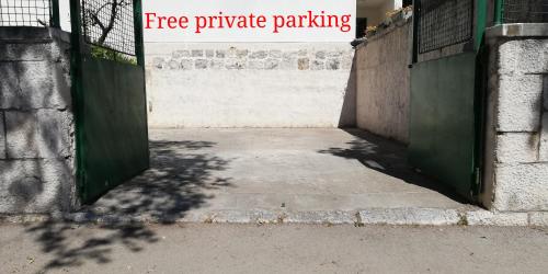 IBIS Your Cosy Oasis With Private Parking and Patio 2