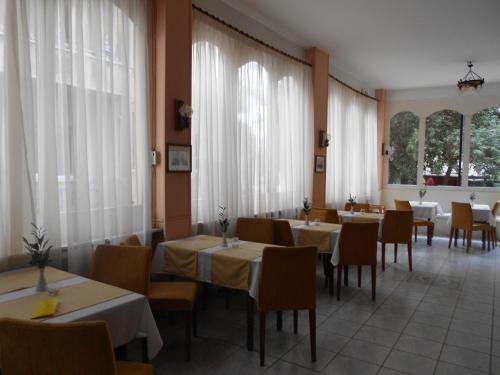 Adam's Hotel - main image