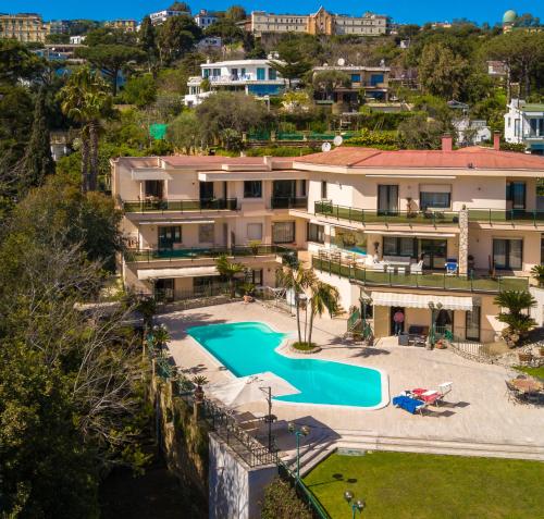 Holiday Naples - Big Apartment on The Swimming Pool in front of Capri - Naples