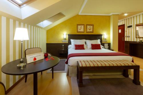 Hotel MIRAVALLE in San Ciprian De Vinas