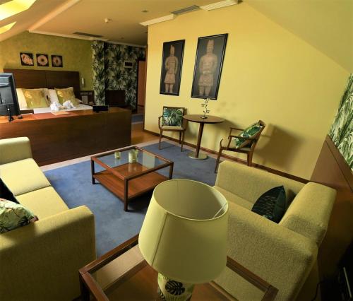 Hotel MIRAVALLE in San Ciprian De Vinas