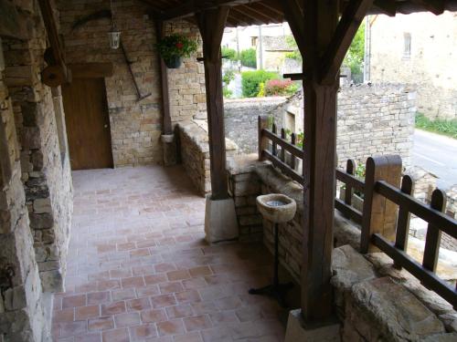 La chaumière de Laives (La chaumiere de Laives) in Sennecey-le-Grand