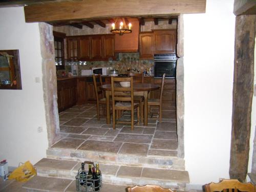 La chaumière de Laives (La chaumiere de Laives) in Sennecey-le-Grand