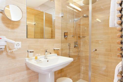 Schweizerhaus Swiss Quality Hotel - image 5