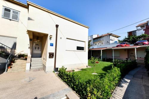 Apartments with a parking space Split - 16314 - image 7