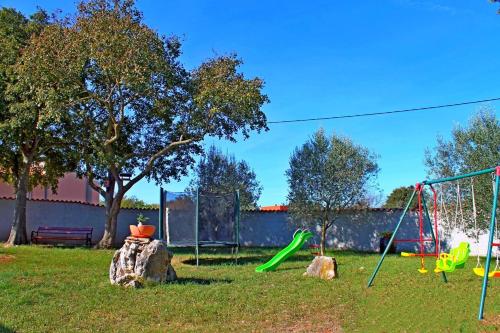 Family friendly house with a parking space Sisan Medulin - 16800 - image 5
