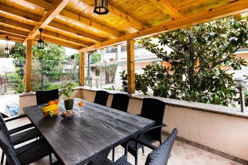 Apartments with a parking space Split - 16314