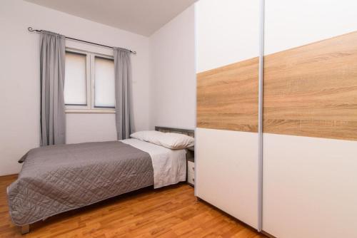 Apartments with a parking space Vrsine Trogir - 16733 - image 2
