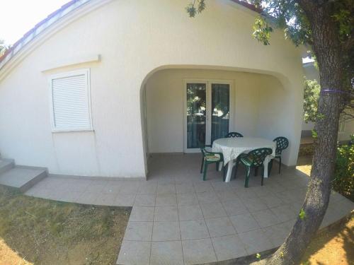  Apartment Mandre 16836b, Unterkunft in Mandre
