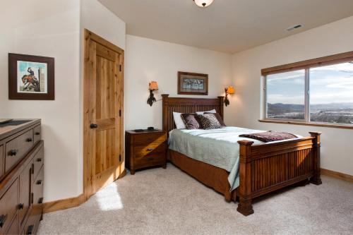 Log Cabin in Park City - image 4