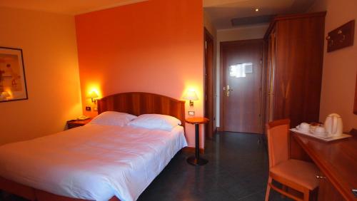 2 twin beds