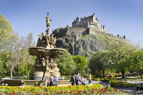 Grassmarket Old Town Boutique Apartment - image 9