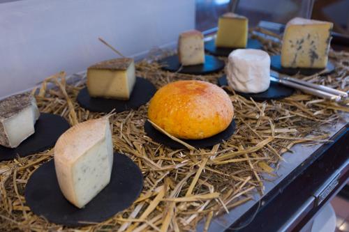 Hostellerie Du Cheval Blanc - image 3