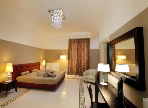 1 king bed, 2 twin beds
