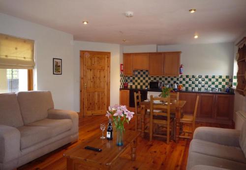 Dingle Courtyard Cottages 2 Bed (Sleeps 4) - image 8