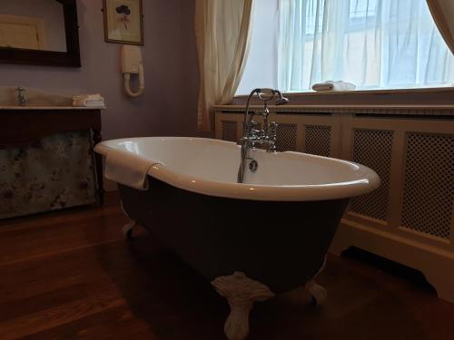 The Listowel Arms Hotel - image 5