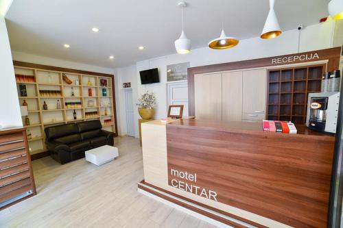 Фойє, Motel Centar in Біеліна