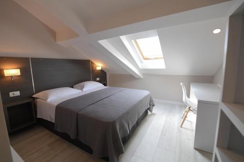 Standard Double Room image 8