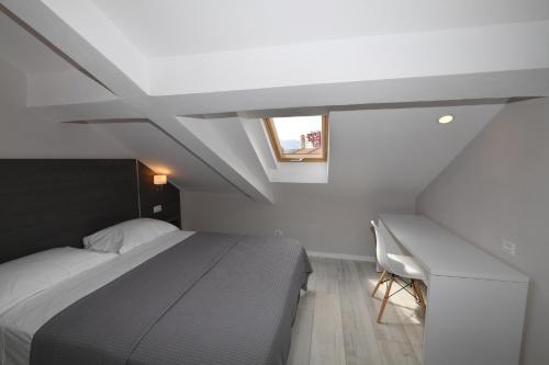 Promenade Hotel - image 5
