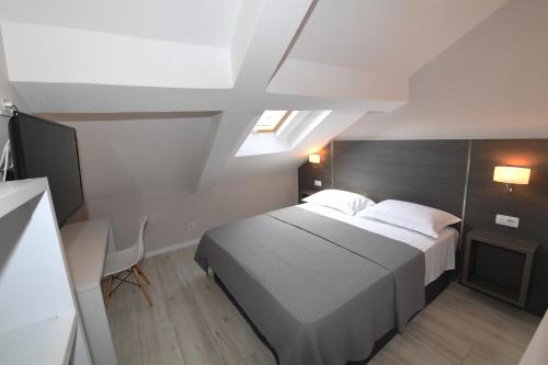 Promenade Hotel - image 3
