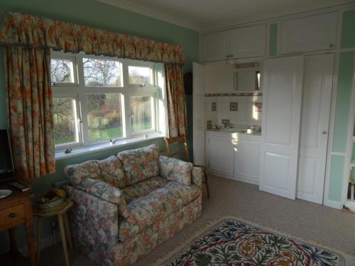 The Newnham White House - image 3