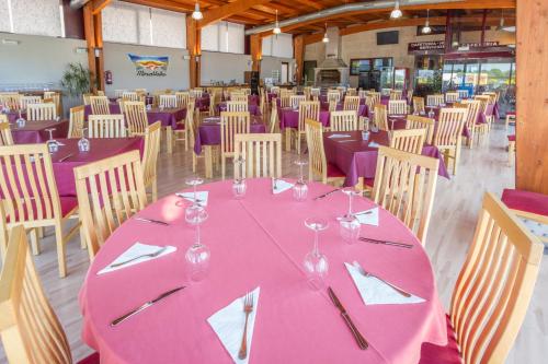 Restaurant, Hotel MIRAVALLE in San Ciprian De Vinas
