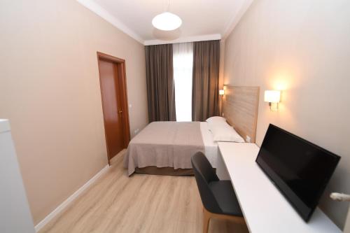 Promenade Hotel - image 10