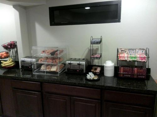 Infinity Inn & Suites - 식음료(F&B)