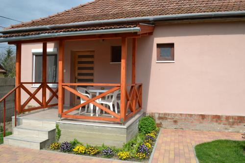 ระเบียง/ชานเรือน, Liliom Apartman in อูยบารอส