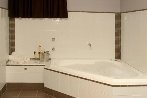 浴室, 聖西克汽車旅館 (Sunseeker Motor Inn) in 巴特曼斯灣