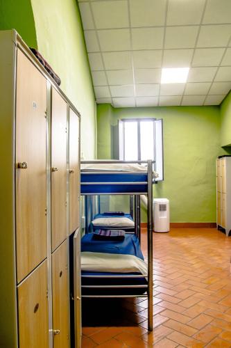 Bed in 10-Bed Mixed Dormitory Room image 6