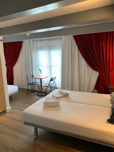Hotel Restaurant Old Bridge – Amsterdam, NY