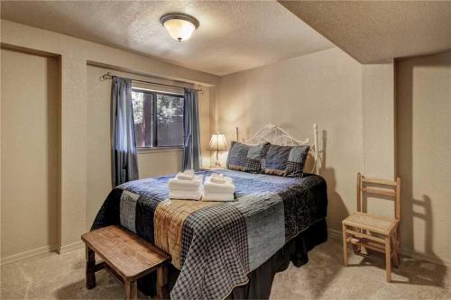 Elk Mountain House 4 Bedrooms Wii Fireplace Hot Tub WiFi Sleeps 8 - image 3