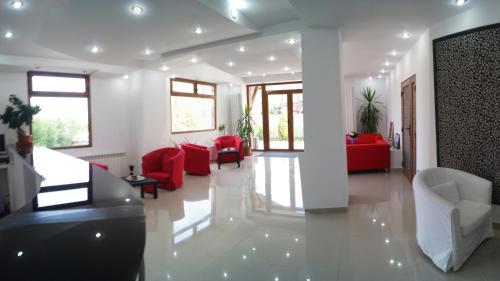 Hotel Otopeni - image 6