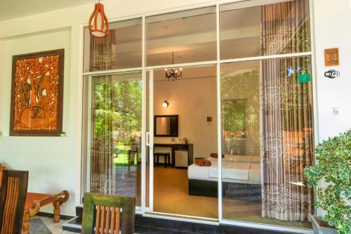 balkon/terras, L&D Stay Inn in Hikkaduwa