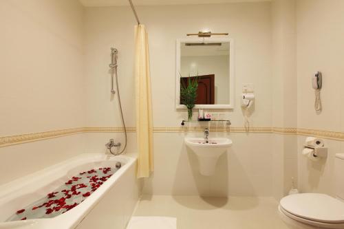 room detail thumbnail 2