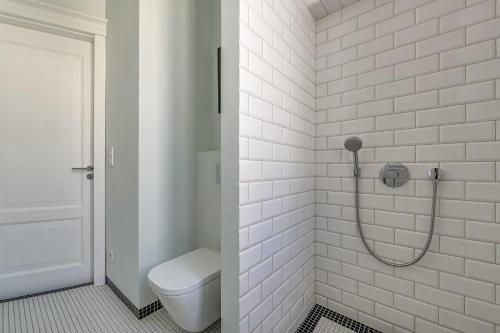 One-Bedroom Apartment image 8