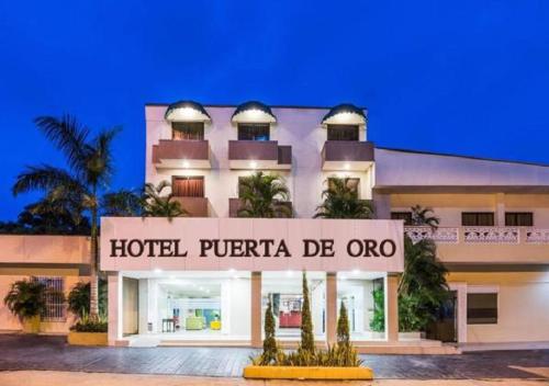 Hotel Puerta de Oro