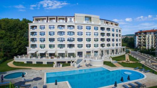 Cozy apartment by the sea