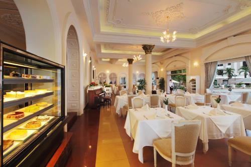 Restaurant, Hotel Continental Saigon near Manna