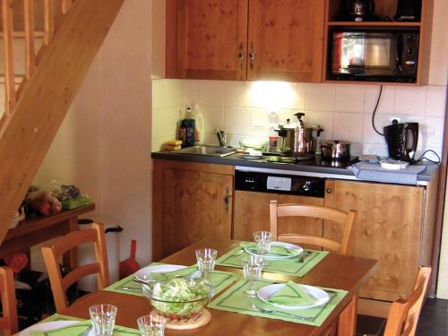 2 bedrooms, 4 beds