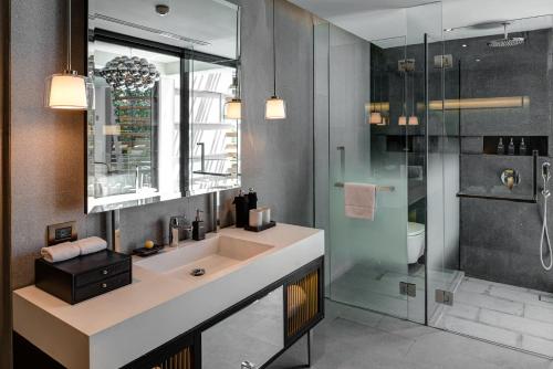 room detail thumbnail 2