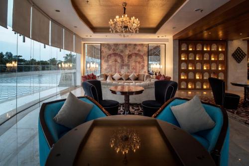 Restaurant, Radisson Blu Udaipur Palace Resort & Spa in Udaipur