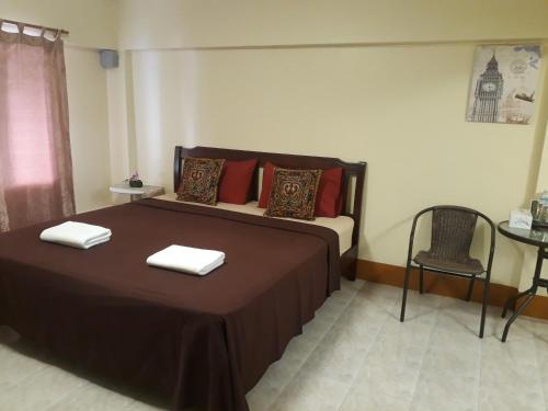 Relax Inn near Ban Phe Market