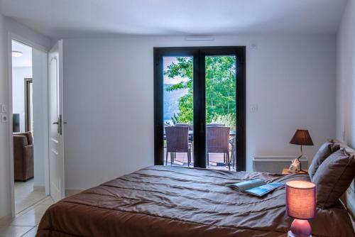 2 bedrooms, 4 beds