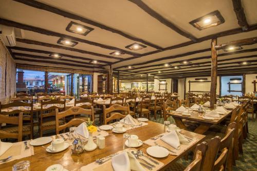 レストラン, ホテル ポカラ グランデ (Hotel Pokhara Grande) in ポカラ