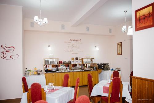 Hotel Iris - image 10