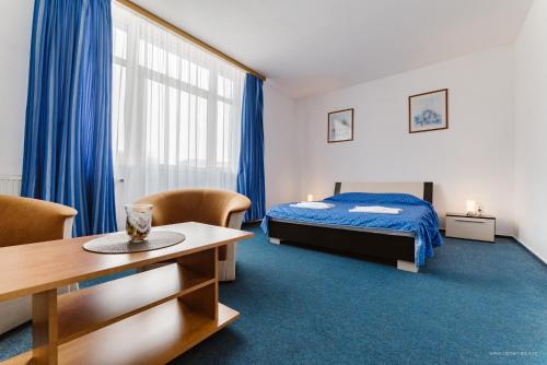 Hotel Iris - image 2