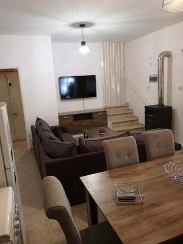 Aprosmeno Jacuzzi House 1 in Agros